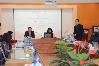 Tọa đàm được tổ chức trực tiếp kết hợp trực tuyến.