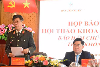 Các đồng chí chủ trì họp báo thông tin về Hội thảo.