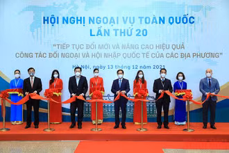 Lễ cắt băng khai trương Triển lãm trưng bày các sản phẩm thương hiệu Việt Nam tại Hội nghị. (Ảnh: Duy Linh)