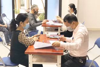 Chi trả hỗ trợ người dân gặp khó khăn do dịch Covid-19.