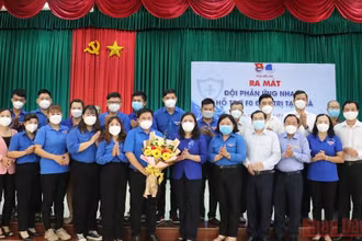 Ra mắt Đội phản ứng nhanh điều trị F0 tại nhà tỉnh Bến Tre. 