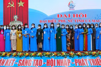 Đại hội đại biểu Hội Liên hiệp Phụ nữ tỉnh Cà Mau lần thứ 12, nhiệm kỳ 2021-2026, ra mắt Ban Chấp hành khóa mới.