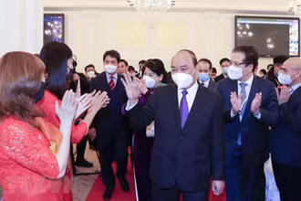 Hình ảnh Chủ tịch nước Nguyễn Xuân Phúc gặp gỡ đại diện cộng đồng Việt Nam tại Nga