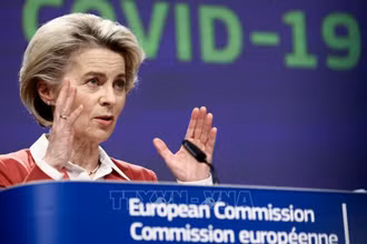 Chủ tịch Ủy ban châu Âu (EC) Ursula von der Leyen tại cuộc họp báo ở Brussels, Bỉ. (Ảnh: THX/TTXVN)