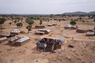 Nhà cửa bị tàn phá sau vụ tấn công tại một ngôi làng ở bang Kaduna, tây bắc Nigeria. (Ảnh minh họa: AFP/TTXVN)