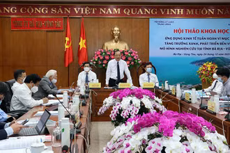 Các đại biểu phát biểu tại Hội thảo.