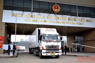 Xuất khẩu nông sản qua Cửa khẩu Kim Thành (Lào Cai). Ảnh: QUỐC HỒNG.
