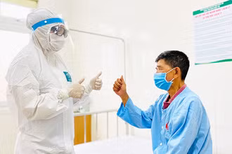 Bệnh nhân Covid-19 tại Trung tâm Bệnh nhiệt đới, Bệnh viện Hữu nghị đa khoa Nghệ An (Ảnh minh họa: Châu Thành) 