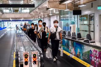 Du khách nước ngoài nhập cảnh vào Thái Lan tại sân bay Suvarnabhumi. (Ảnh: Reuters)