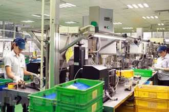Sản xuất tại một doanh nghiệp FDI. Ảnh: TTXVN