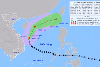 Vị trí và hướng di chuyển của bão số 9 lúc 23 giờ ngày 19/12. (Nguồn: nchmf.gov.vn)