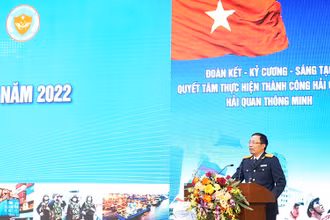 Tổng Cục trưởng Hải quan Nguyễn Văn Cẩn phát biểu tại hội nghị.