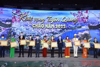Vinh danh 10 Công dân Tuyên Quang tiêu biểu năm 2021.