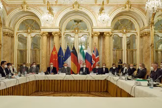 Đại diện của Iran và các cường quốc trong JCPOA tại phiên họp diễn ra ở Vienna, Áo, ngày 29/11/2021. (Ảnh: Phái đoàn EU tại Vienna/Reuters)