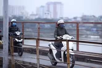 Khu vực Hà Nội sáng có lúc có mưa nhỏ, trời rét, nền nhiệt thấp nhất 14-16 độ C. (Ảnh minh họa)