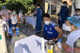 Đến ngày 31/12, Quảng Ngãi phấn đấu hoàn thành 100% người trên 18 tuổi tiêm đủ 2 mũi vaccine.