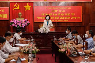 Phó Chủ tịch UBND tỉnh Bình Phước Trần Tuyết Minh chủ trì họp báo cung cấp thông tin cho báo chí.
