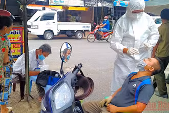 Chủ trương mới của tỉnh Cà Mau cho phép sử dụng kết quả xét nghiệm nhanh để xác định ca mắc và khỏi Covid-19.