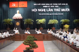 Các đại biểu biếu quyết thông qua chương trình hội nghị.