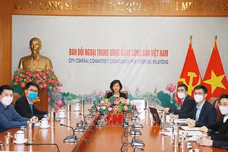 Bà Nguyễn Thị Hoàng Vân, Phó Trưởng Ban Đối ngoại Trung ương tại Hội nghị trực tuyến. (Ảnh: TTXVN) 