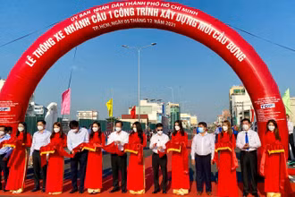 Tổ chức thông xe nhánh 1 cầu Bưng (nối quận Bình Tân và Tân Phú) sáng 5/12.