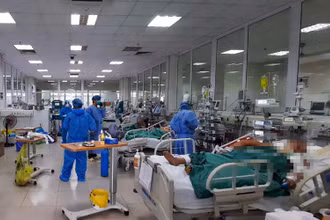 Gia tăng F0 nặng điều trị tại Bệnh viện Bệnh Nhiệt đới Trung ương. (Ảnh: ĐẶNG THANH)
