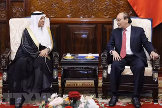 Chủ tịch nước Nguyễn Xuân Phúc tiếp Đại sứ Vương quốc Saudi Arabia Saud F.M AlSuwelim đến chào từ biệt. (Ảnh: Thống Nhất/TTXVN)