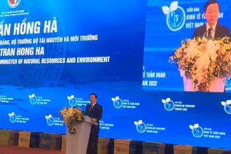 Bộ trưởng Tài nguyên và Môi trường Trần Hồng Hà phát biểu tại hội nghị. 