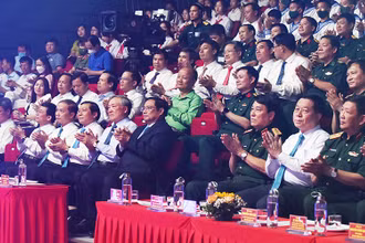 Thủ tướng Phạm Minh Chính và các đại biểu dự chương trình "Khát vọng Đại dương xanh". Ảnh: TRẦN HẢI