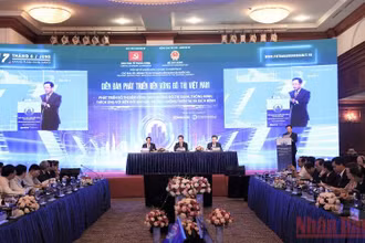 Quang cảnh phiên toàn thể Diễn đàn phát triển bền vững đô thị Việt Nam, ngày 17/6. 
