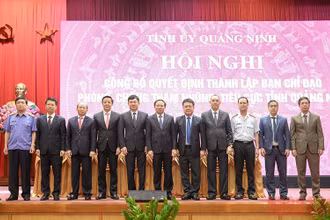 Các thành viên của Ban Chỉ đạo về Phòng, chống tham nhũng, tiêu cực tỉnh Quảng Ninh.