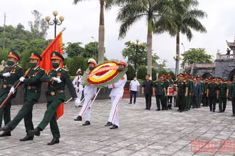 Cán bộ, nhân dân Điện Biên thành kính tổ chức truy điệu và an táng hài cốt các liệt sĩ tại Nghĩa trang liệt sĩ Tông Khao.