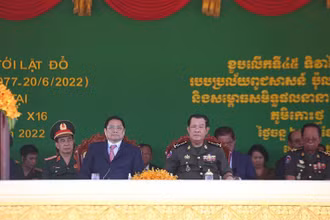 Thủ tướng Việt Nam Phạm Minh Chính và Thủ tướng Campuchia Samdech Techo Hun Sen tại lễ kỷ niệm. (Ảnh: Fresh News)