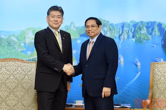 Thủ tướng Phạm Minh Chính và Bộ trưởng Tư pháp Nhật Bản Furukawa Yoshihisa. 