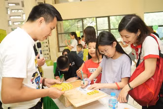 Vòng chung kết tranh tài của những thí sinh xuất sắc của cuộc thi “Bé giỏi Tiền hay 2022” trong ngày hội Cha-Ching.