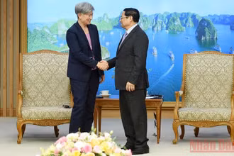 Thủ tướng Phạm Minh Chính đón Bộ trưởng Ngoại giao Australia Penny Wong. (Ảnh: Trần Hải)