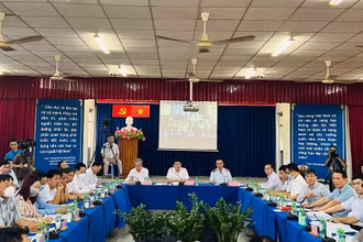 Toàn cảnh buổi làm việc.