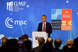 Tổng thư ký NATO Jens Stoltenberg phát biểu tại Hội nghị thượng đỉnh NATO tại Madrid, Tây Ban Nha ngày 28/6. (Ảnh: Reuters)
