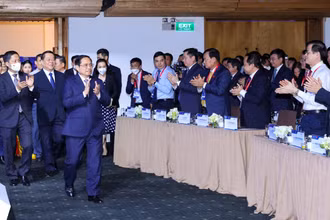 Thủ tướng Chính phủ Phạm Minh Chính dự phiên toàn thể-tọa đàm cấp cao của Diễn đàn Kinh tế Việt Nam lần thứ 4. (Ảnh: baochinhphu.vn)