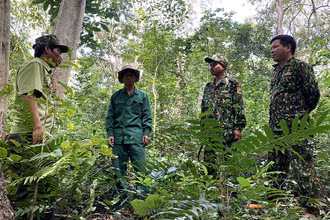Ngoài áp lực công việc, còn nguyên nhân thu nhập thấp và công việc đối mặt với nguy hiểm tới tính mạng khiến nhiều cán bộ Kiểm lâm xin nghỉ việc, chuyển công tác khác.