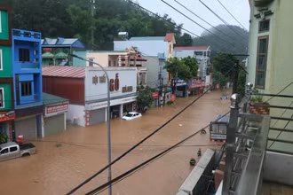 Mưa lớn kéo dài gây ngập tại nhiều khu vực thành phố Sơn La.