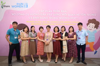 Các đại biểu tham gia khóa tập huấn nâng cao hiểu biết về các hình thức bạo lực trên cơ sở giới tại học đường.