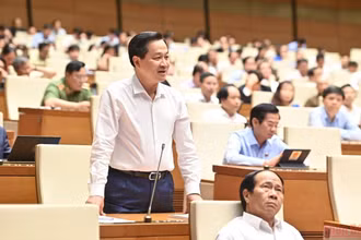 Phó Thủ tướng Lê Minh Khái phát biểu giải trình trước Quốc hội trong phiên làm việc tại hội trường ngày 2/6. (Ảnh: ĐĂNG KHOA)