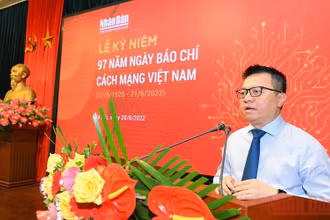 Tổng Biên tập Báo Nhân Dân Lê Quốc Minh phát biểu tại Lễ mít-tinh.