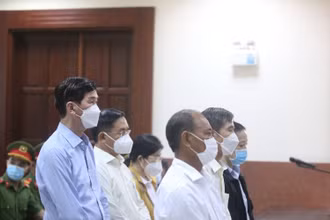 Các bị cáo tại phiên tòa.