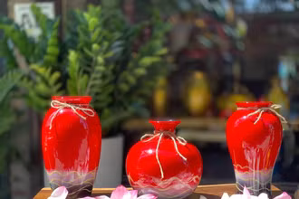 Sản phẩm của sơn mài Hạ Thái được ưa chuộng làm quà tặng du lịch. 