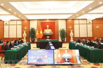 Tổng Bí thư Nguyễn Phú Trọng hội đàm trực tuyến với Chủ tịch Đảng Mặt trận Giải phóng Mozambique (FRELIMO), Tổng thống Mozambique Filipe Jacinto Nyusi. (Ảnh: Trí Dũng/TTXVN)