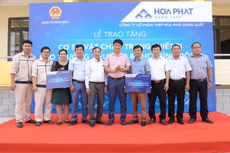 Hòa Phát Dung Quất tài trợ hơn 5 tỷ đồng nâng cấp trường học và trạm y tế tại huyện Bình Sơn.