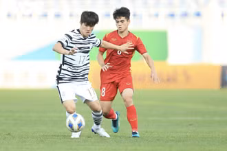U23 Việt Nam phòng ngự trước sức ép nghẹt thở từ U23 Hàn Quốc. (Ảnh: Ngọc Duy)