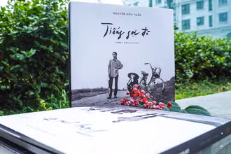 Sách "Tiếng gọi đò". (Ảnh: Omega plus Books)